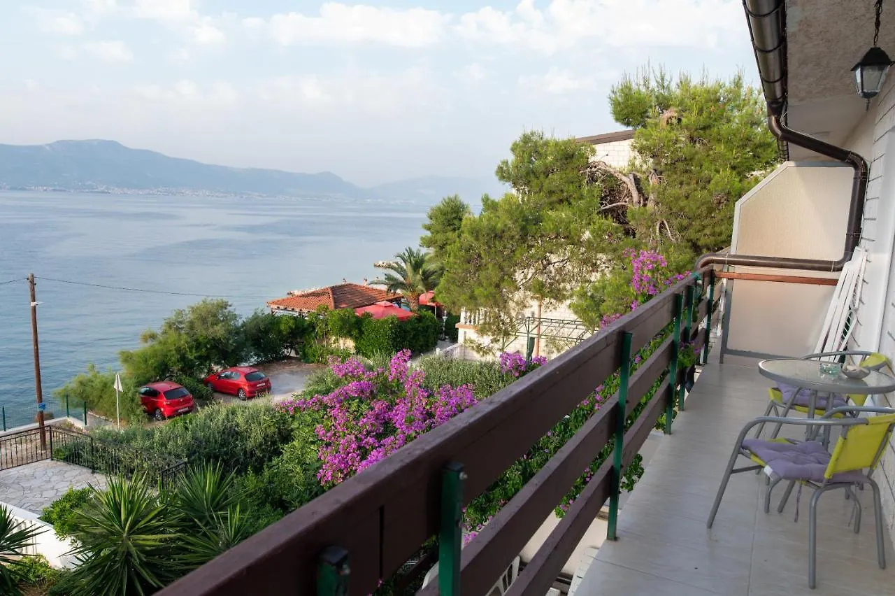 Villa Fjaba - By The Sea - With The Big Terraces & Great Sea View Trogir 0*,  Chorvatsko